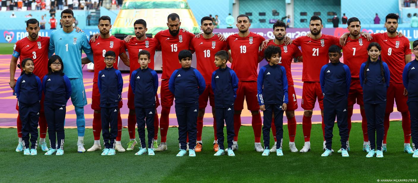 Футболисты Ирана не пели гимн в знак солидарности с протестующими – ВИДЕО